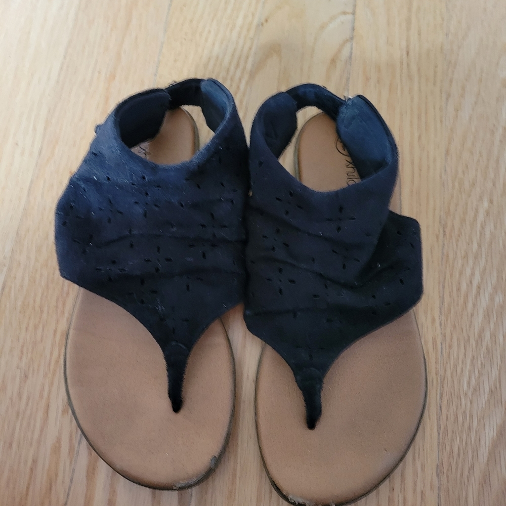 Xhilaration girls sandals sz 13